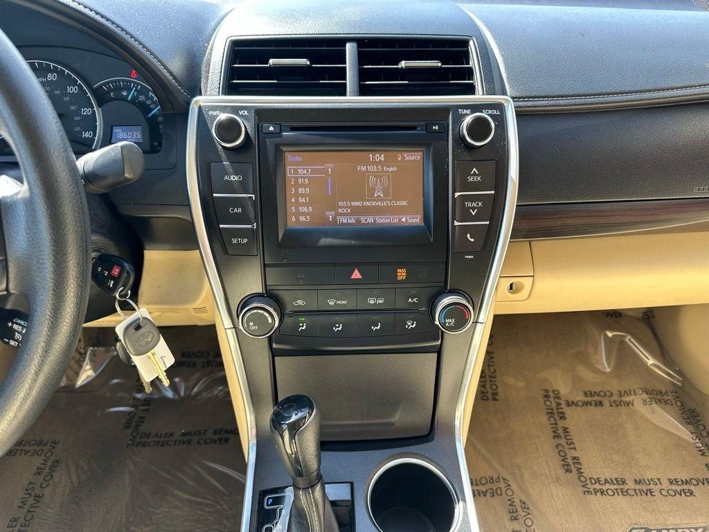 Toyota Camry 4dr Sdn I4 Auto XLE (Natl) 2015