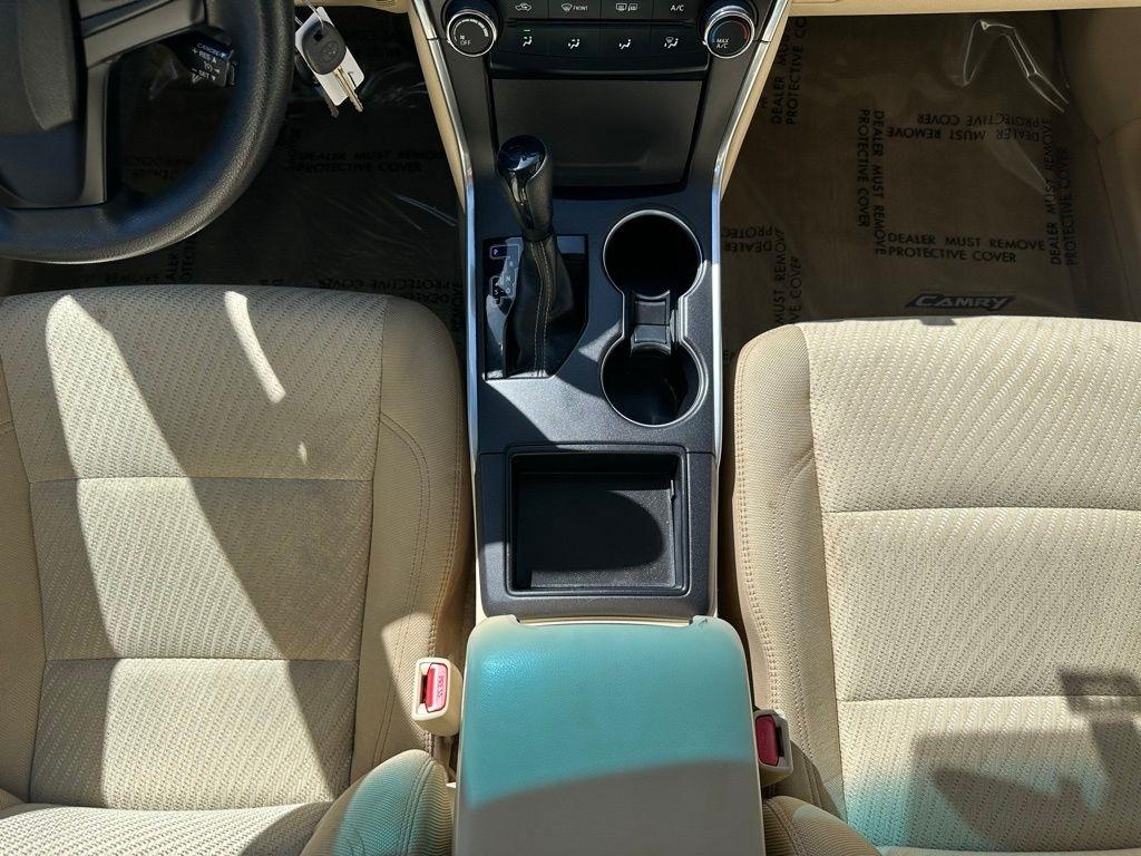 Toyota Camry 4dr Sdn I4 Auto XLE (Natl) 2015