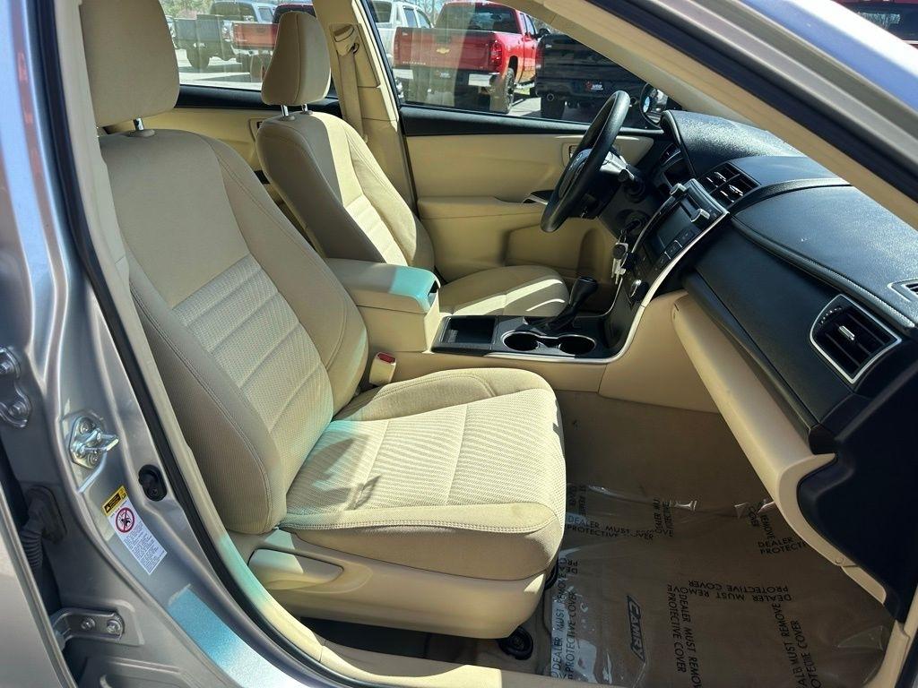 Toyota Camry 4dr Sdn I4 Auto XLE (Natl) 2015