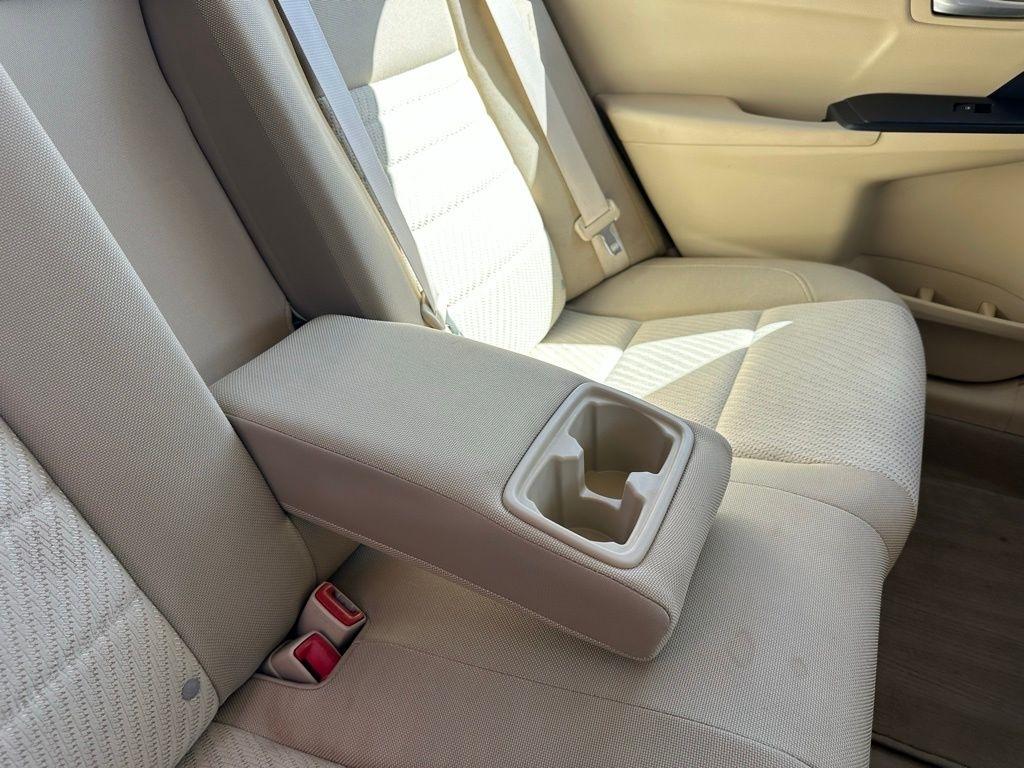 Toyota Camry 4dr Sdn I4 Auto XLE (Natl) 2015