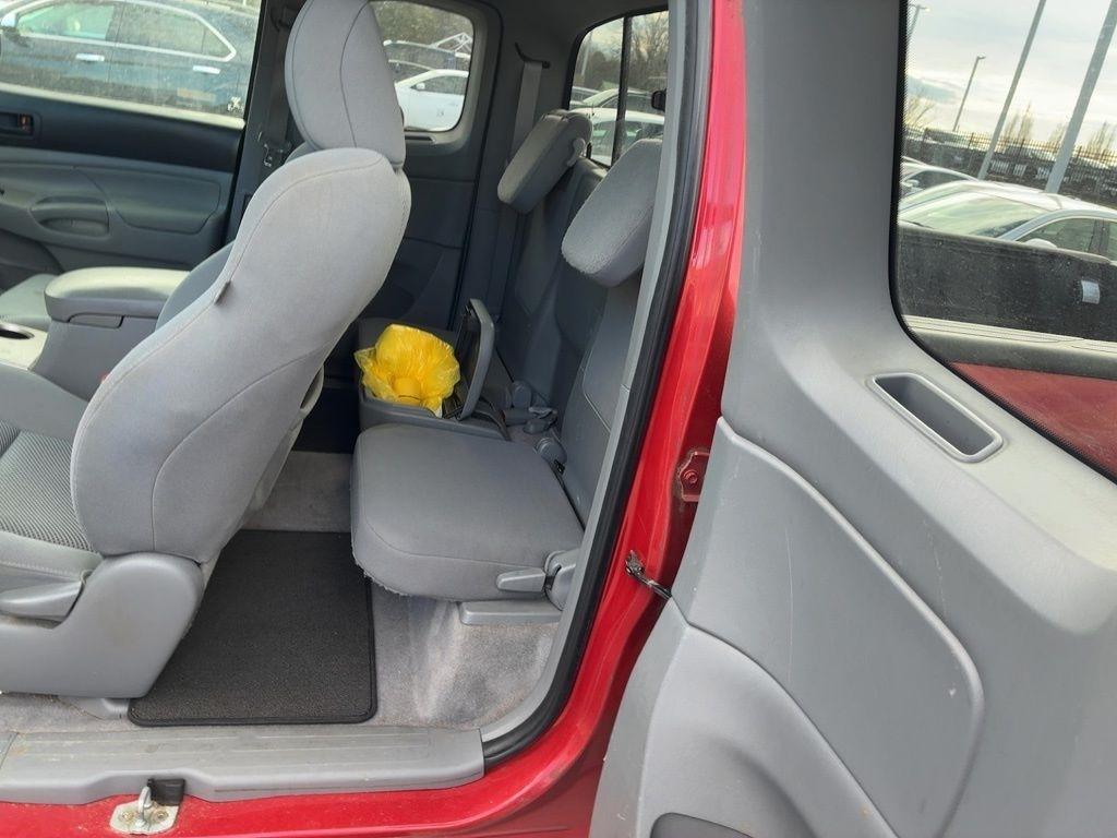 Toyota Tacoma 2WD Access V6 AT PreRunner (Natl) 2011