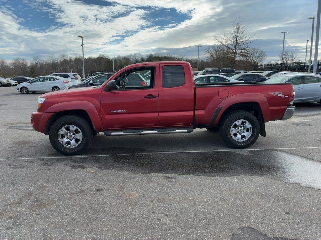 Toyota Tacoma 2WD Access V6 AT PreRunner (Natl) 2011