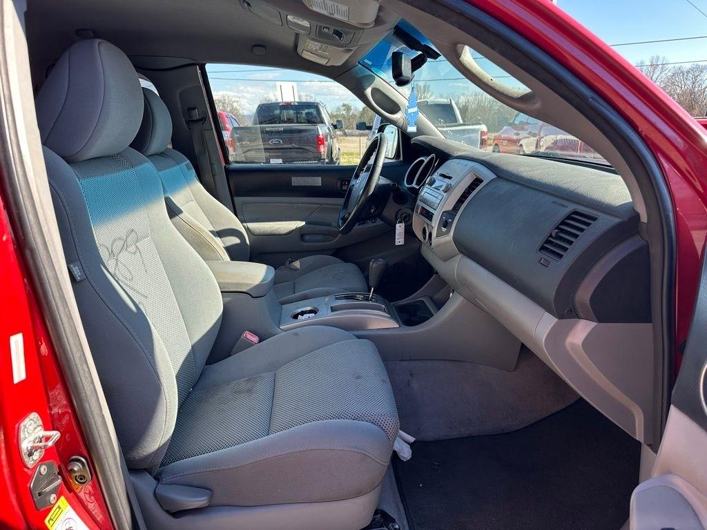 Toyota Tacoma 2WD Access V6 AT PreRunner (Natl) 2011