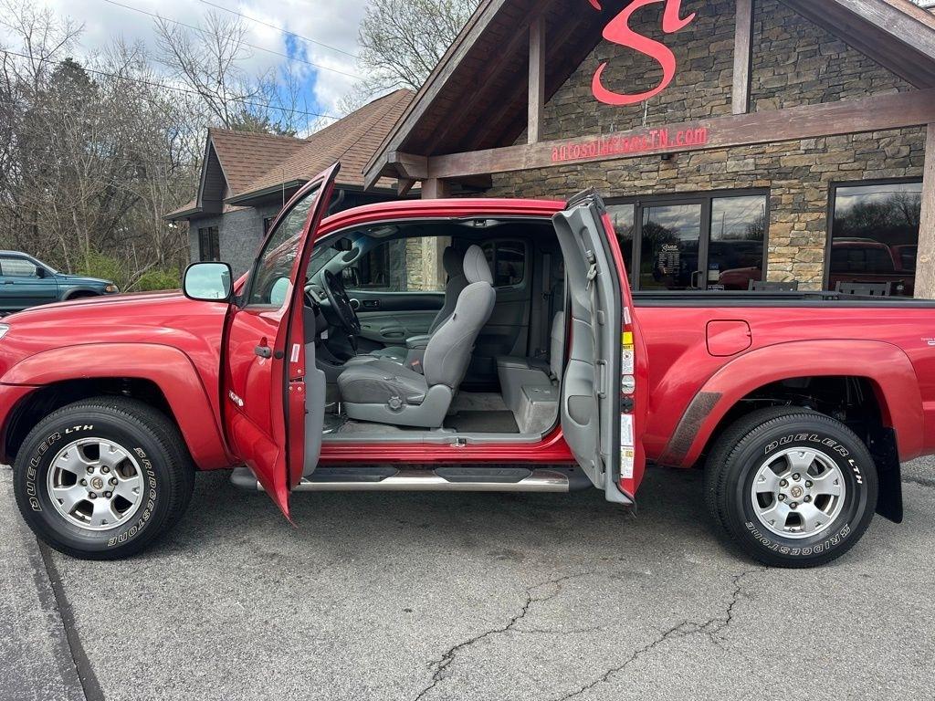 Toyota Tacoma 2WD Access V6 AT PreRunner (Natl) 2011