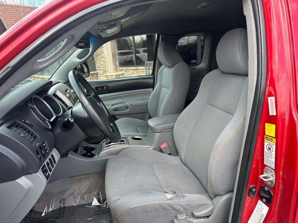 Toyota Tacoma 2WD Access V6 AT PreRunner (Natl) 2011