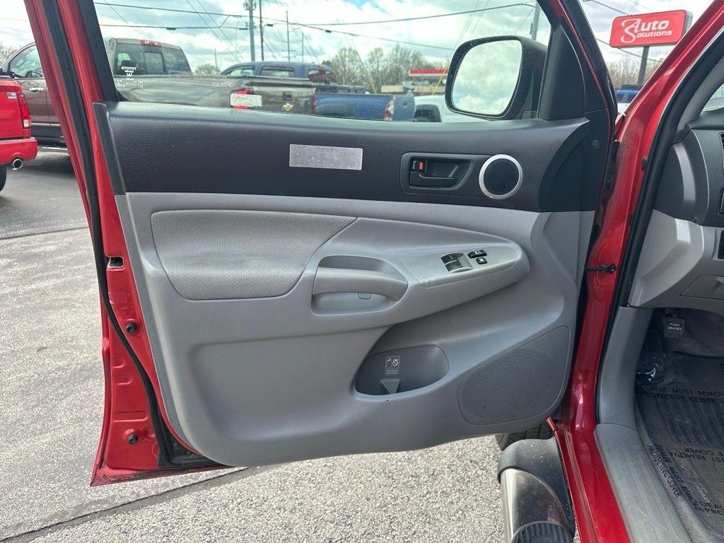 Toyota Tacoma 2WD Access V6 AT PreRunner (Natl) 2011