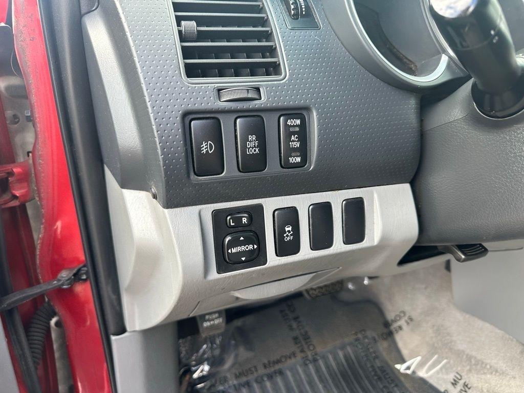 Toyota Tacoma 2WD Access V6 AT PreRunner (Natl) 2011