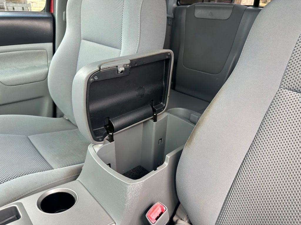 Toyota Tacoma 2WD Access V6 AT PreRunner (Natl) 2011