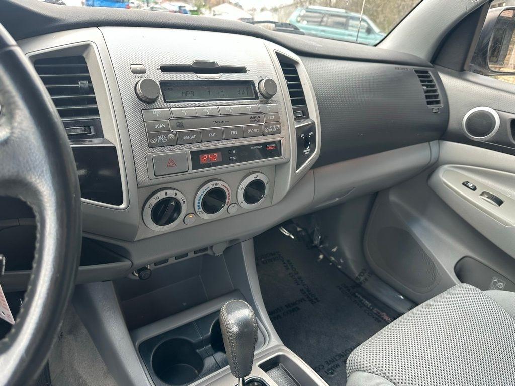 Toyota Tacoma 2WD Access V6 AT PreRunner (Natl) 2011