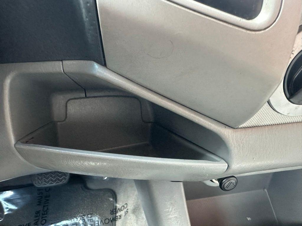 Toyota Tacoma 2WD Access V6 AT PreRunner (Natl) 2011