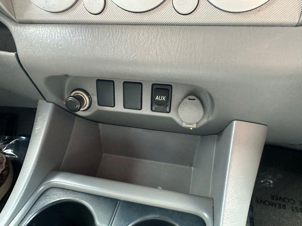 Toyota Tacoma 2WD Access V6 AT PreRunner (Natl) 2011