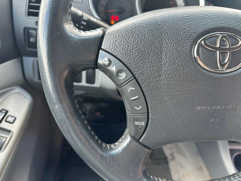 Toyota Tacoma 2WD Access V6 AT PreRunner (Natl) 2011