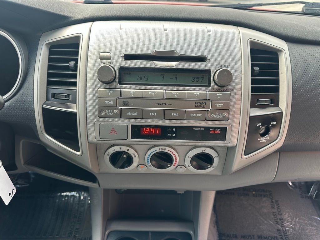 Toyota Tacoma 2WD Access V6 AT PreRunner (Natl) 2011