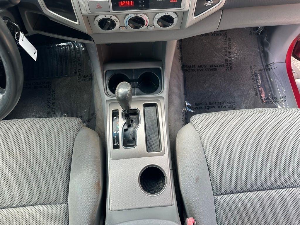 Toyota Tacoma 2WD Access V6 AT PreRunner (Natl) 2011