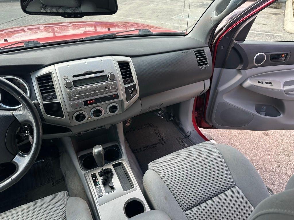 Toyota Tacoma 2WD Access V6 AT PreRunner (Natl) 2011