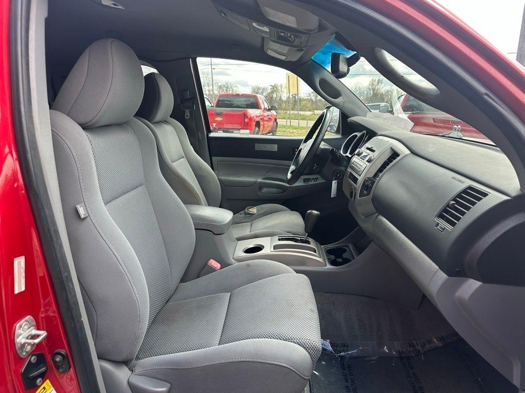 Toyota Tacoma 2WD Access V6 AT PreRunner (Natl) 2011