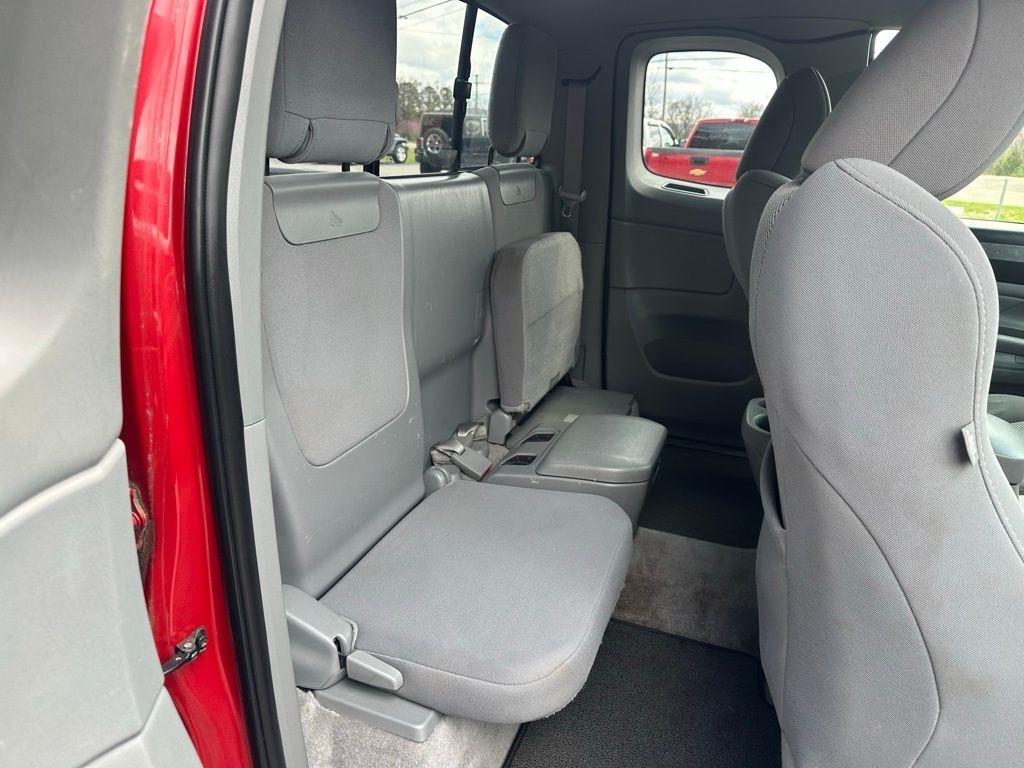 Toyota Tacoma 2WD Access V6 AT PreRunner (Natl) 2011