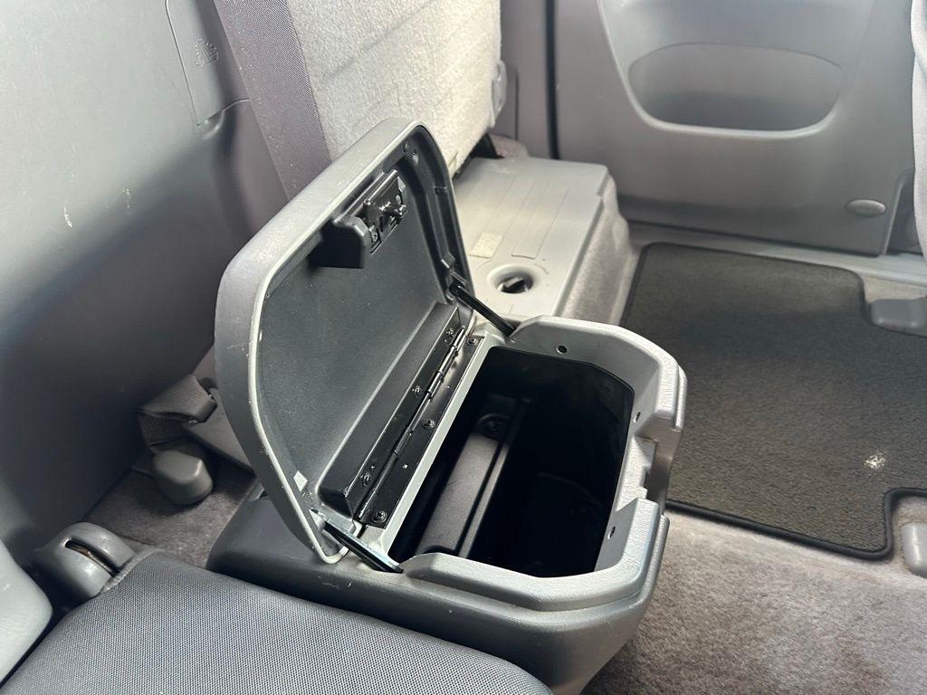 Toyota Tacoma 2WD Access V6 AT PreRunner (Natl) 2011