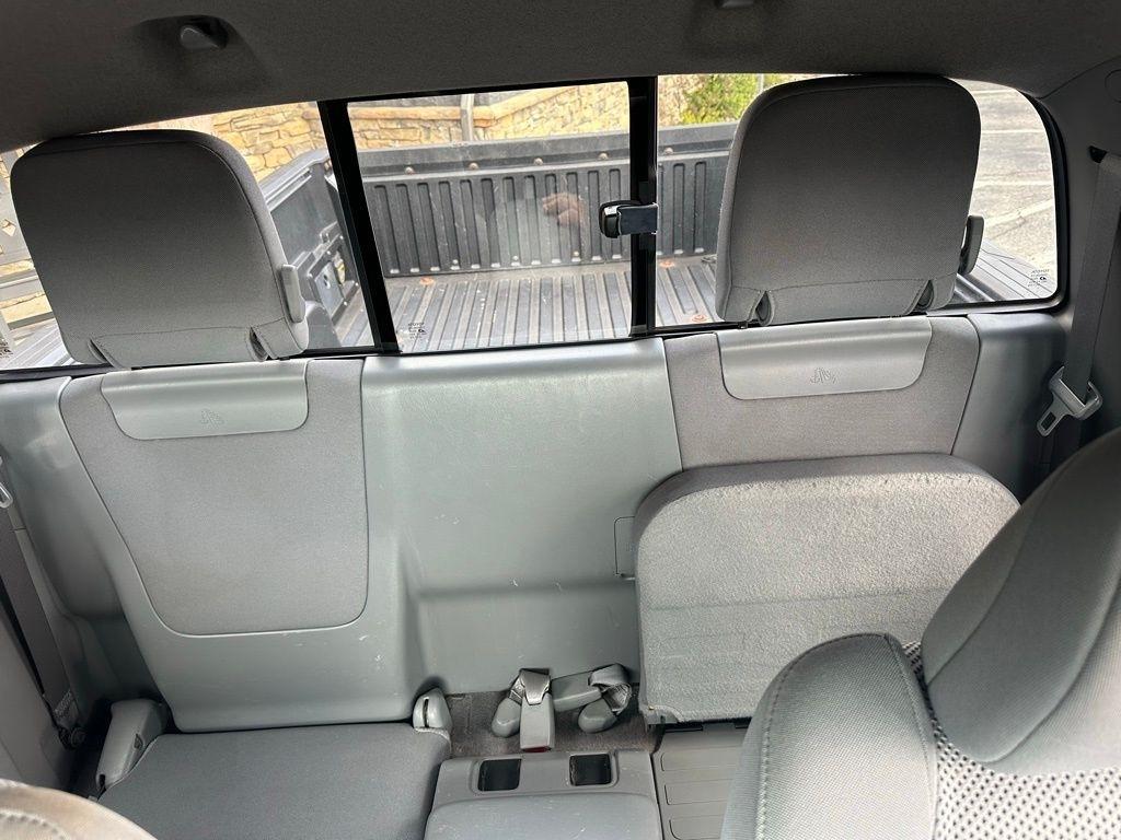 Toyota Tacoma 2WD Access V6 AT PreRunner (Natl) 2011