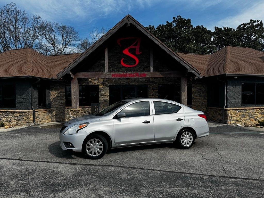 Nissan Versa Sedan S Manual 2017