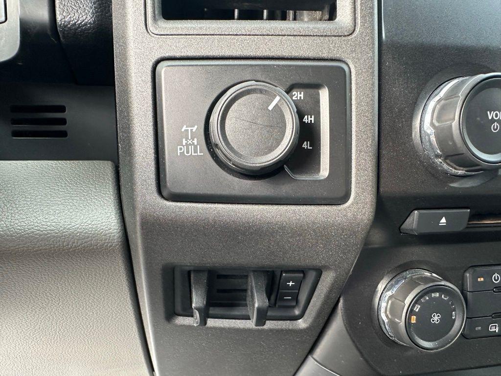 Ford Super Duty F-250 SRW King Ranch 4WD Crew Cab 8' Box 2017