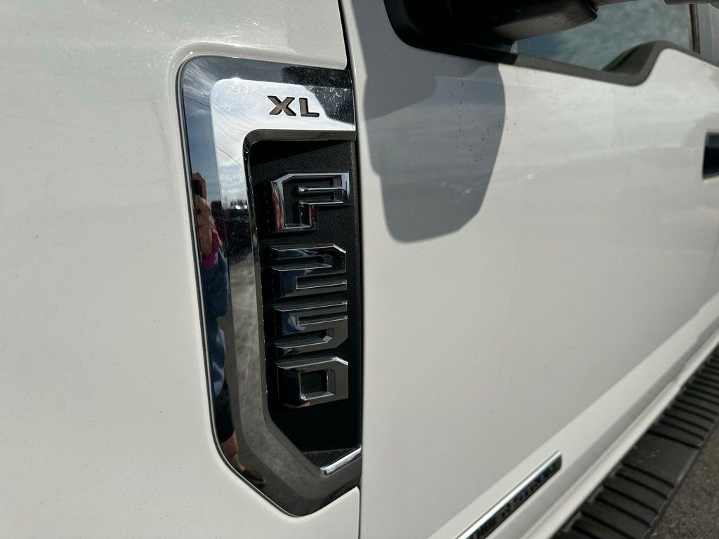 Ford Super Duty F-250 SRW King Ranch 4WD Crew Cab 8' Box 2017