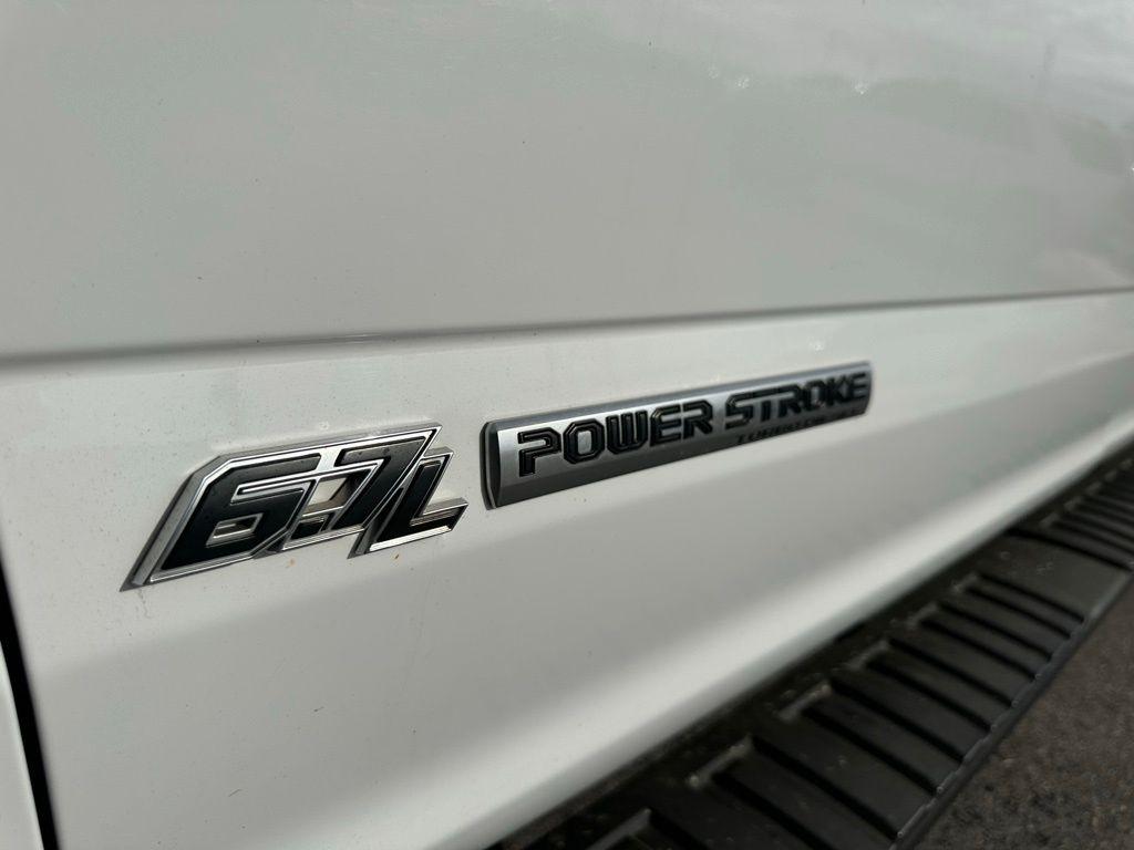 Ford Super Duty F-250 SRW King Ranch 4WD Crew Cab 8' Box 2017