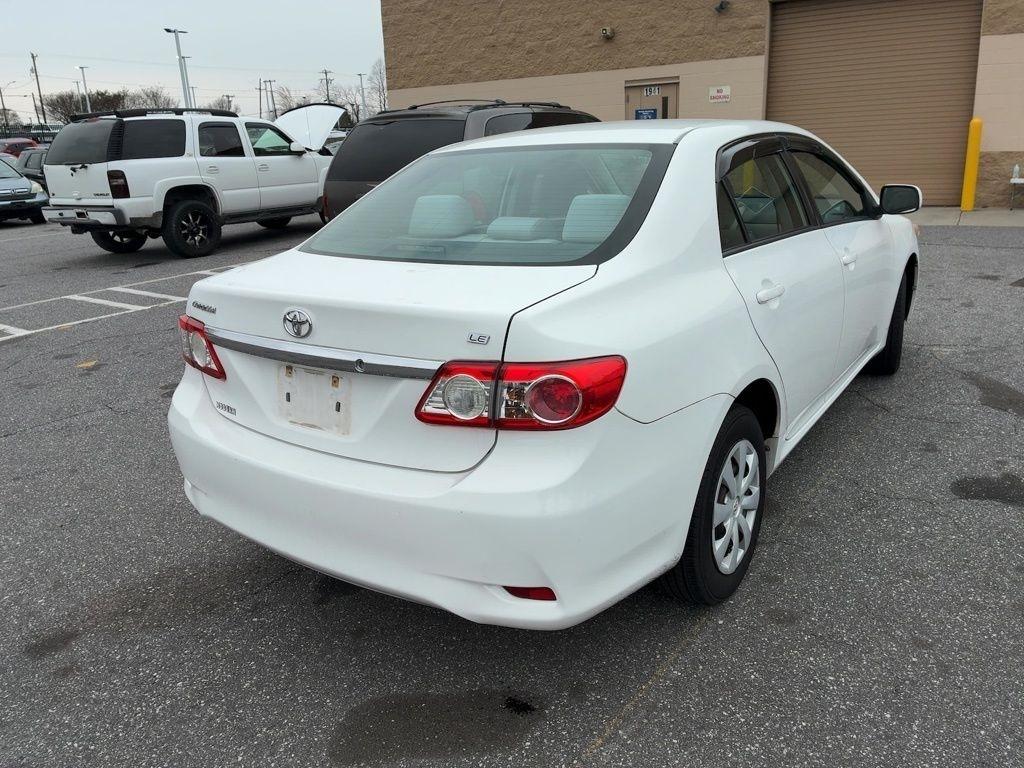 Toyota Corolla 4dr Sdn Auto LE (Natl) 2011