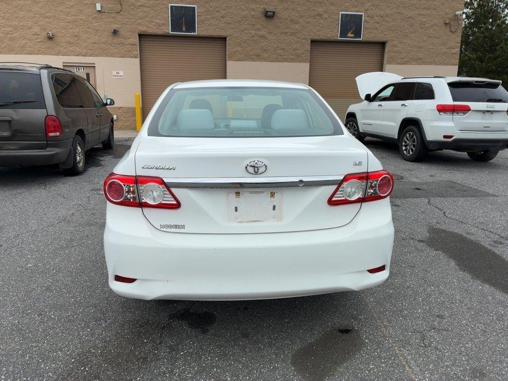 Toyota Corolla 4dr Sdn Auto LE (Natl) 2011