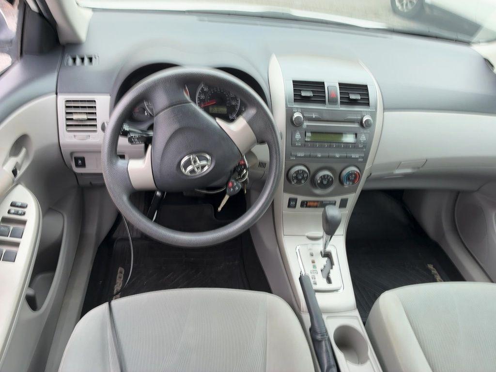 Toyota Corolla 4dr Sdn Auto LE (Natl) 2011