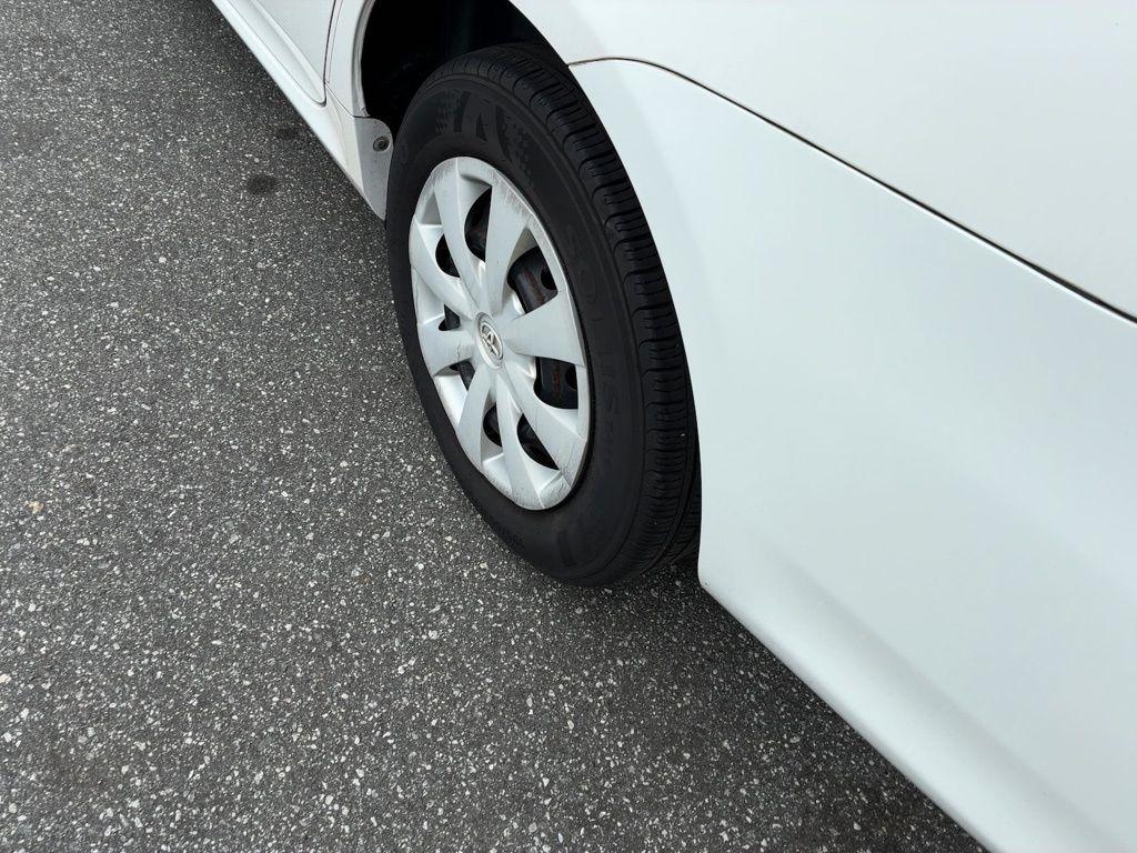 Toyota Corolla 4dr Sdn Auto LE (Natl) 2011