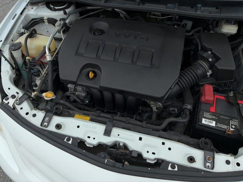 Toyota Corolla 4dr Sdn Auto LE (Natl) 2011