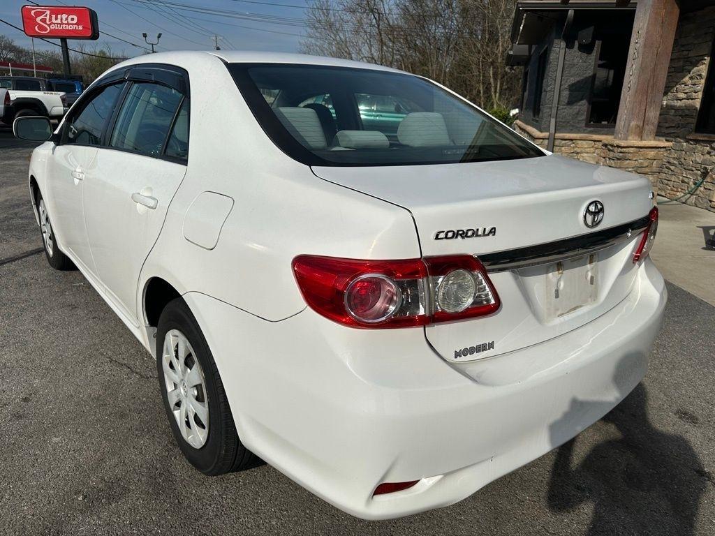 Toyota Corolla 4dr Sdn Auto LE (Natl) 2011