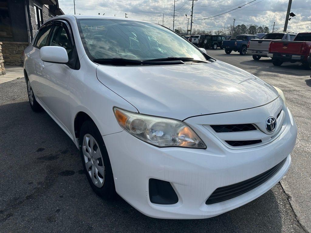 Toyota Corolla 4dr Sdn Auto LE (Natl) 2011