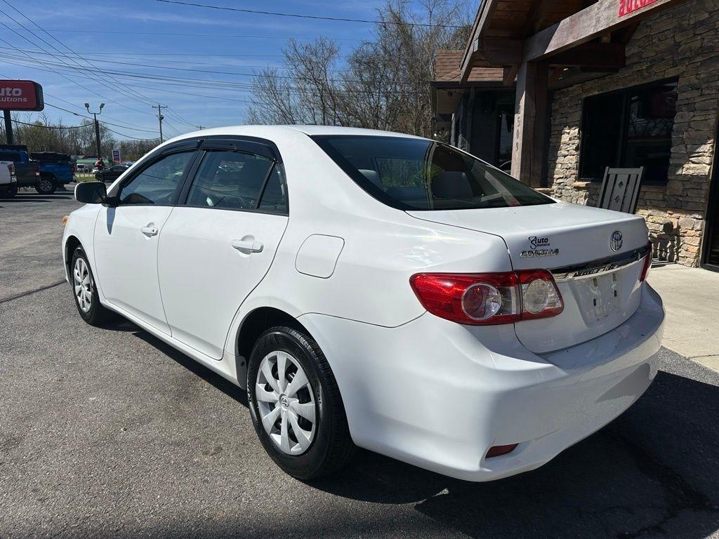 Toyota Corolla 4dr Sdn Auto LE (Natl) 2011