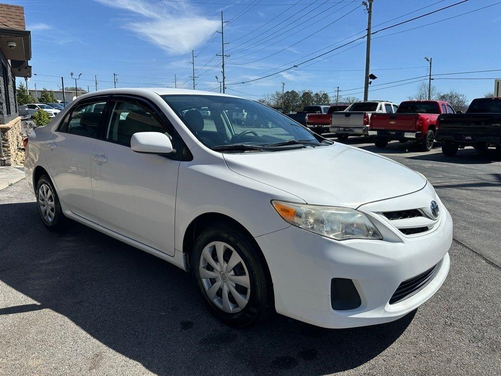 Toyota Corolla 4dr Sdn Auto LE (Natl) 2011