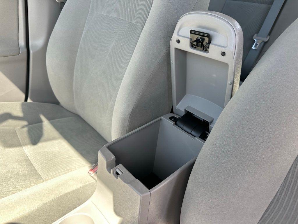 Toyota Corolla 4dr Sdn Auto LE (Natl) 2011