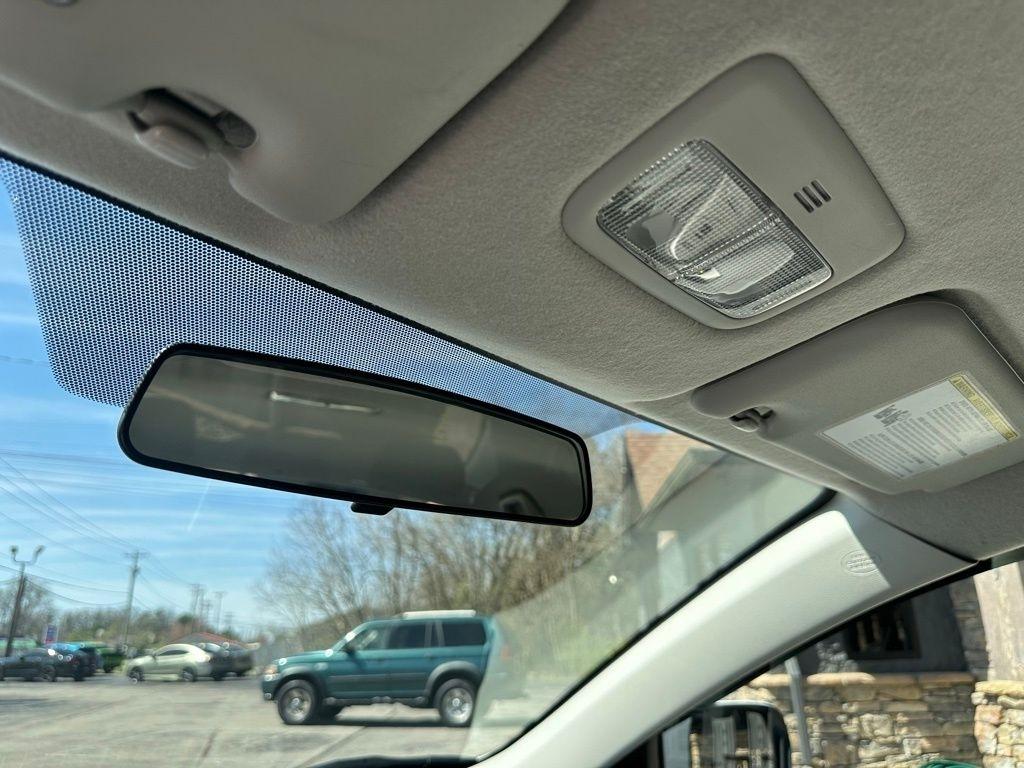 Toyota Corolla 4dr Sdn Auto LE (Natl) 2011