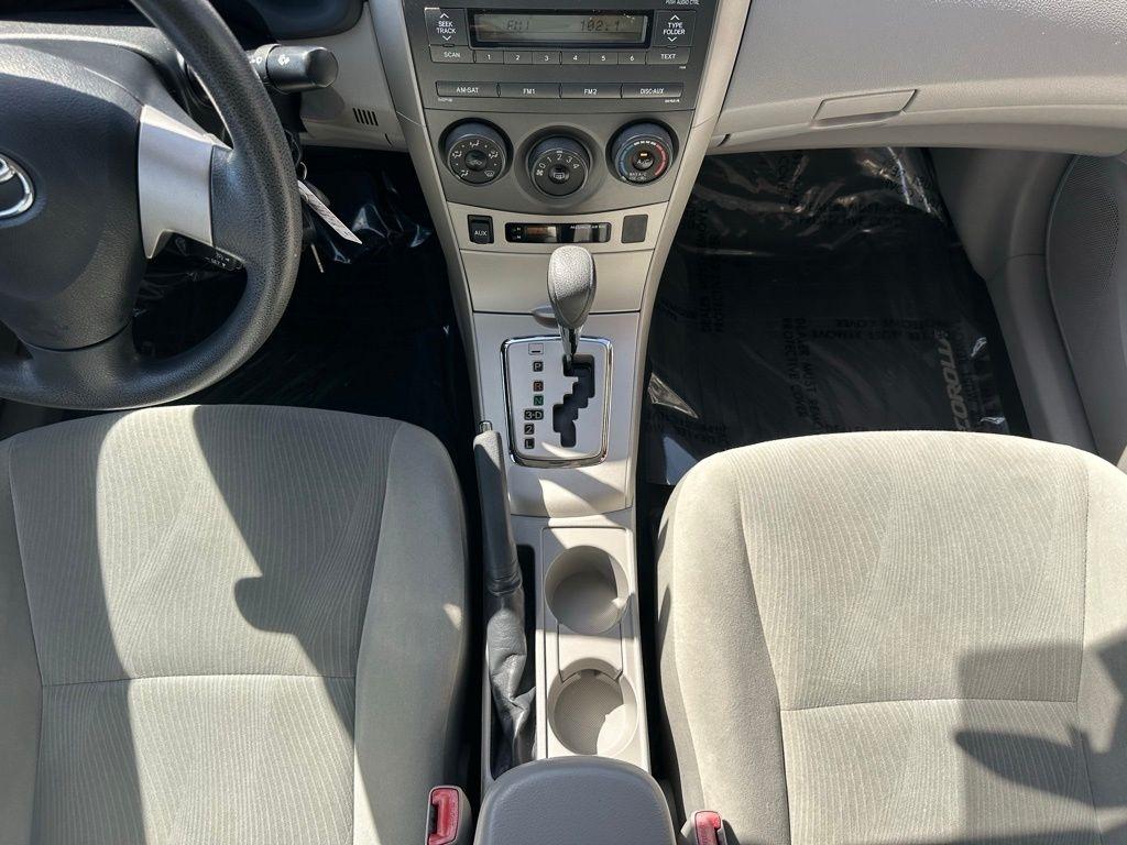 Toyota Corolla 4dr Sdn Auto LE (Natl) 2011