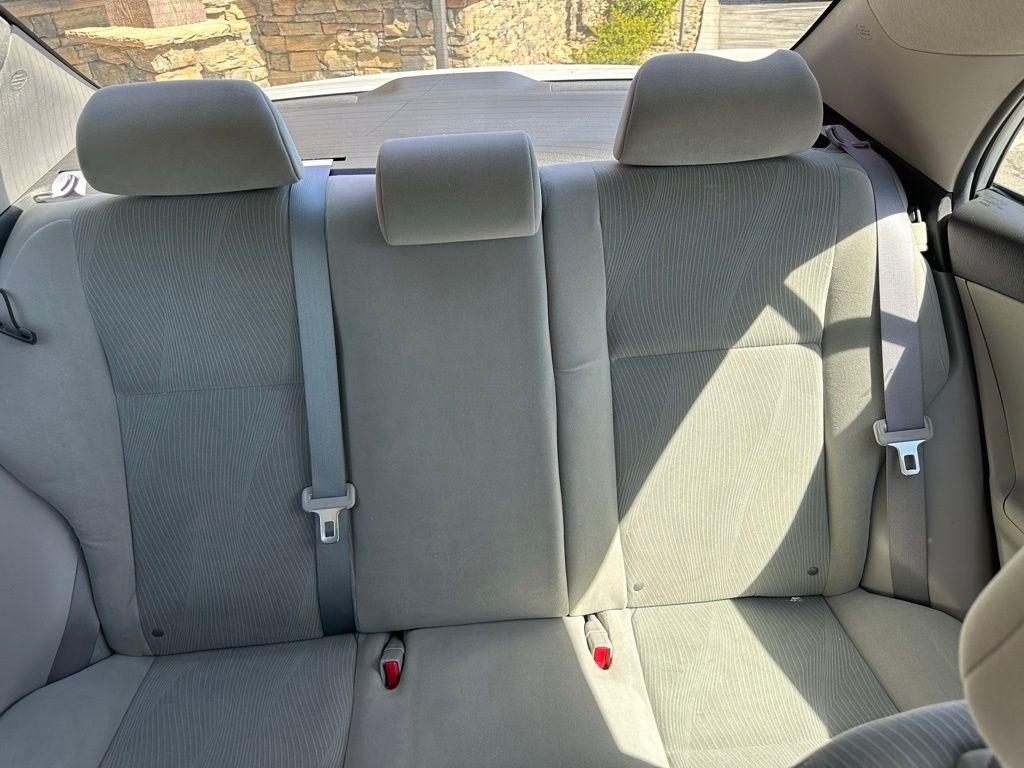 Toyota Corolla 4dr Sdn Auto LE (Natl) 2011