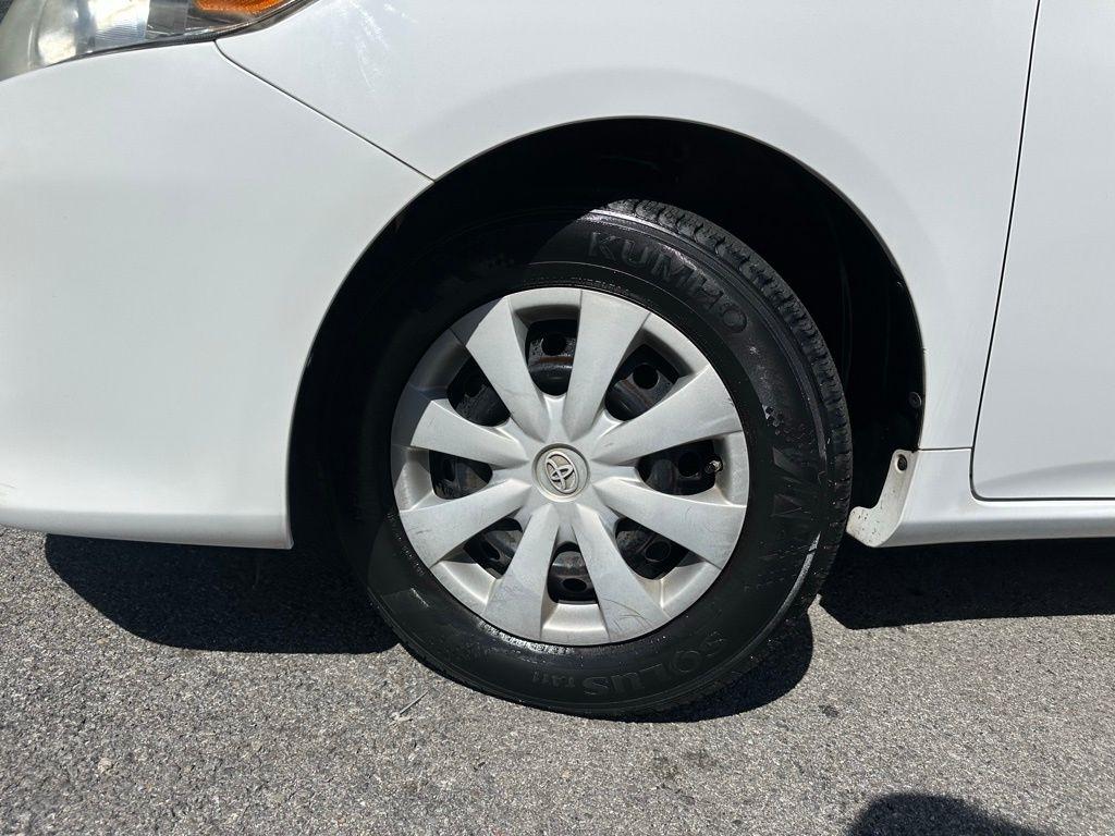 Toyota Corolla 4dr Sdn Auto LE (Natl) 2011