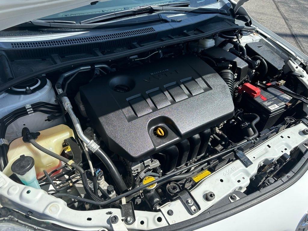 Toyota Corolla 4dr Sdn Auto LE (Natl) 2011