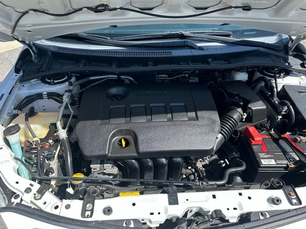 Toyota Corolla 4dr Sdn Auto LE (Natl) 2011