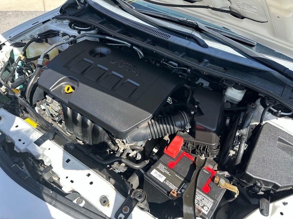 Toyota Corolla 4dr Sdn Auto LE (Natl) 2011