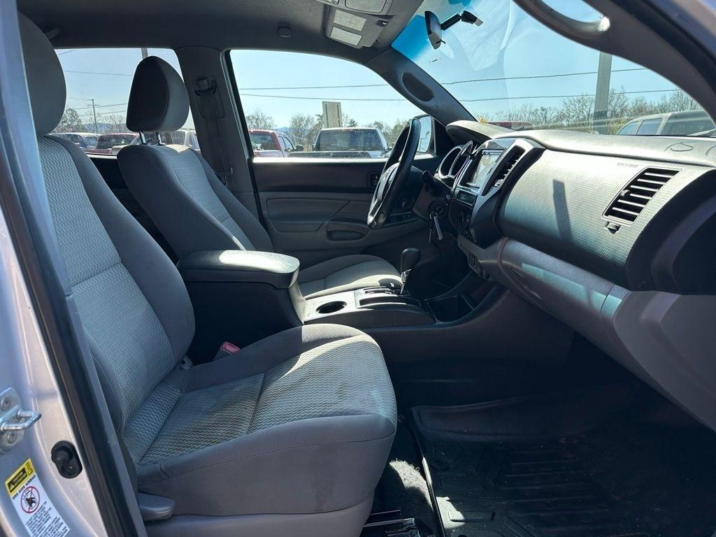 Toyota Tacoma 4WD Double Cab V6 MT (Natl) 2013