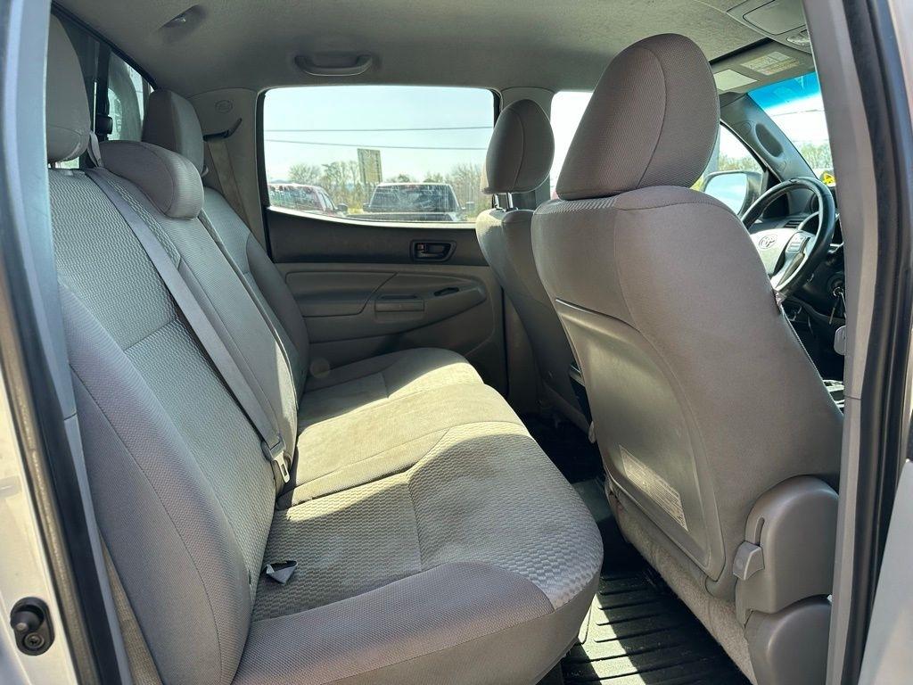 Toyota Tacoma 4WD Double Cab V6 MT (Natl) 2013