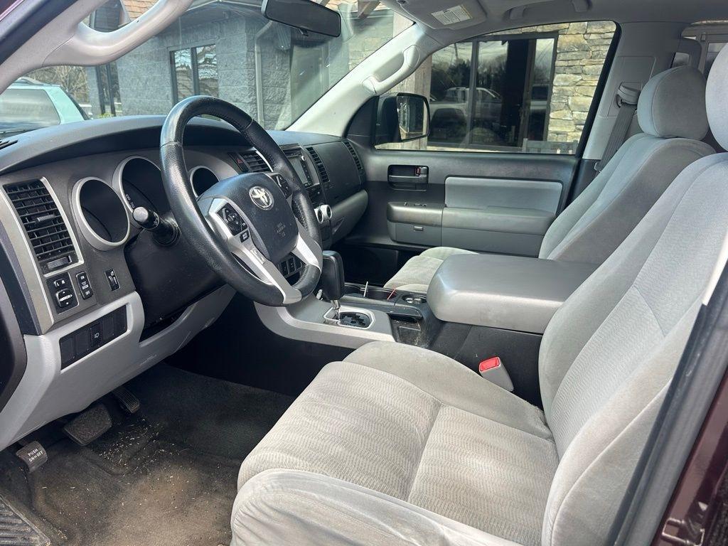 Toyota Sequoia 4WD 5.7L FFV SR5 (Natl) 2016