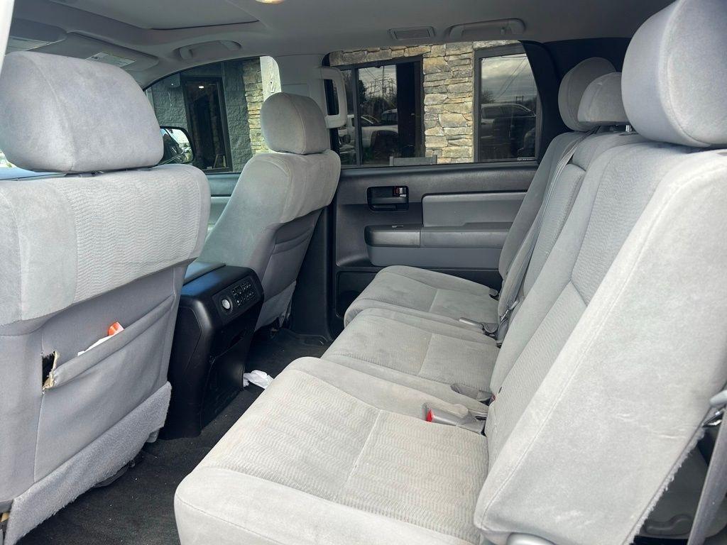 Toyota Sequoia 4WD 5.7L FFV SR5 (Natl) 2016