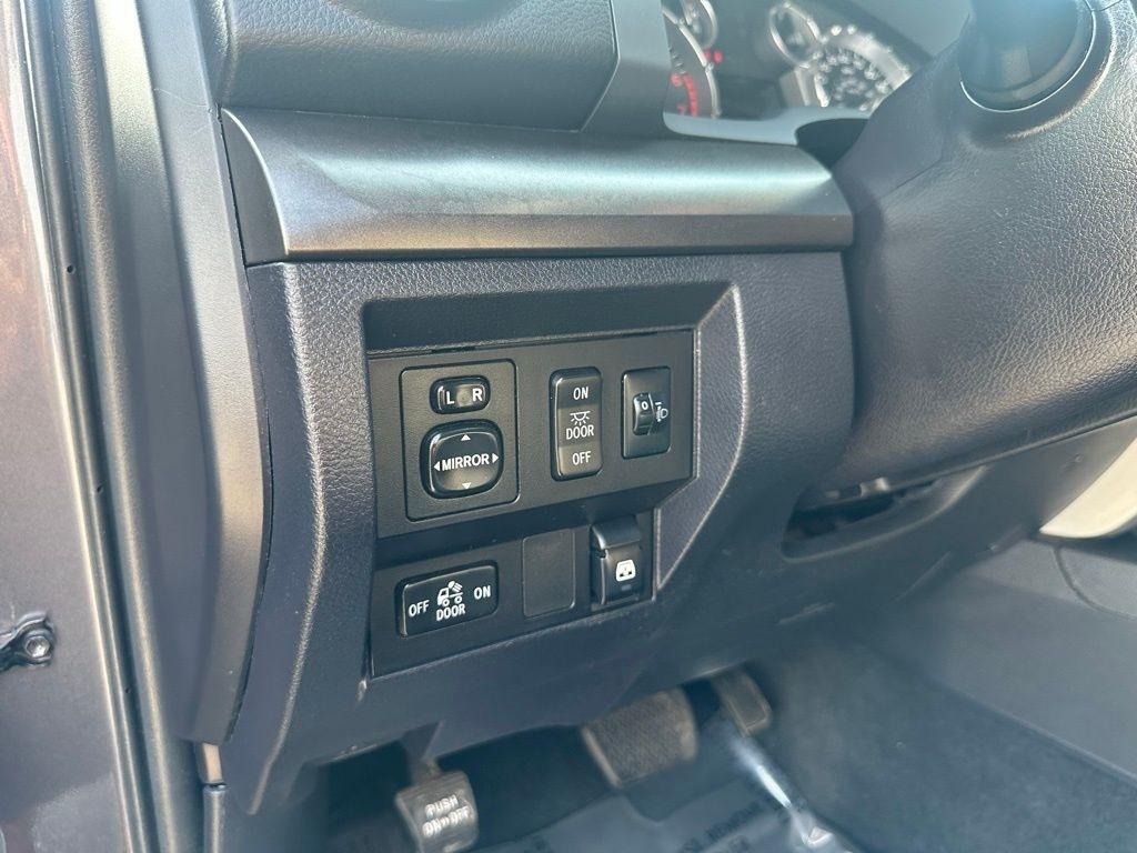 Toyota Tundra 4WD TRD Pro CrewMax 5.5' Bed 5.7L FFV (Natl) 2017