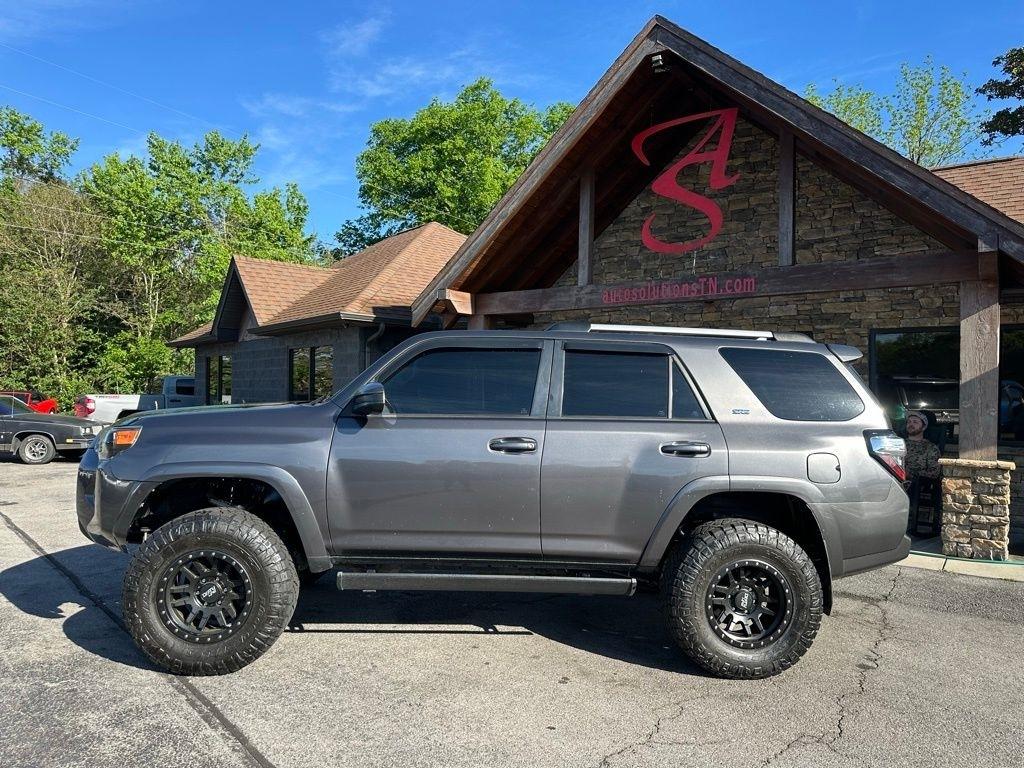 Toyota 4Runner SR5 4WD (Natl) 2021